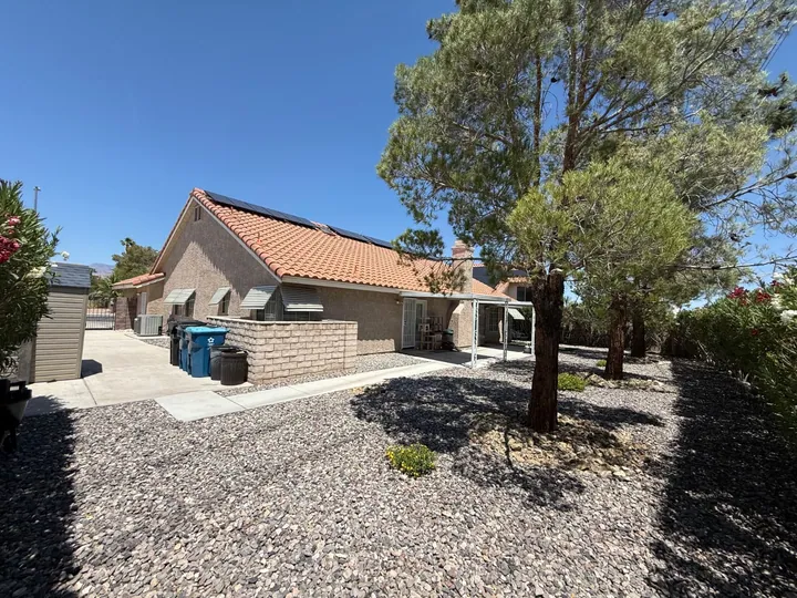 Residencia con exteriores amplios, foto 1
