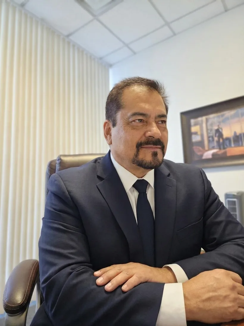 Tony Lucero, corredor de bienes raíces y financiamiento en Las Vegas